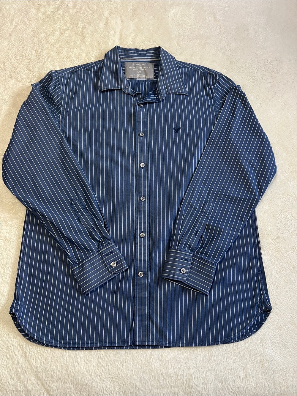 American Eagle Outfitters Navy Blue Pinstripe Dress Botton Up Shirt. Mens Large.